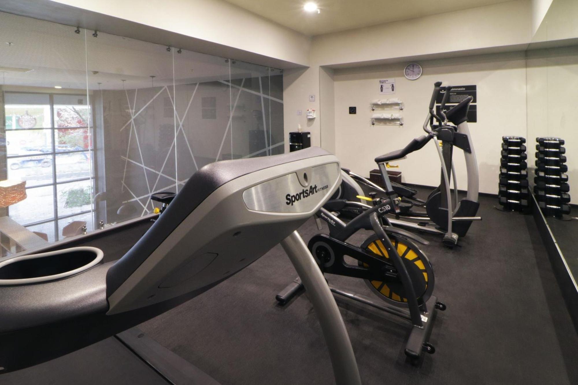 Hotel Express By Marriott Nuevo Sur 4*